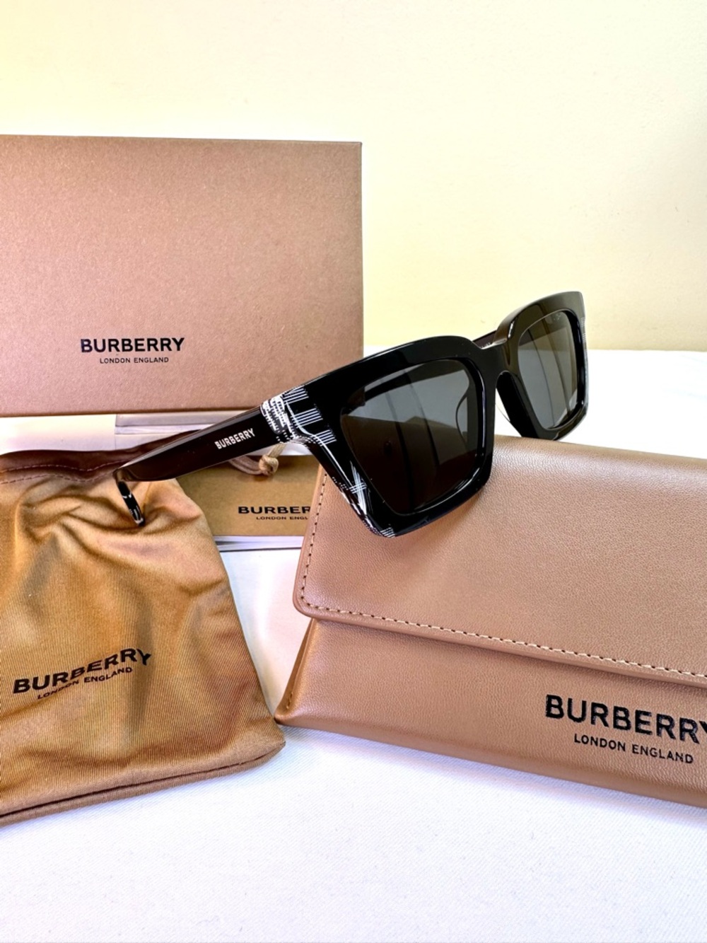 Burberry Briar Sunglasses Black & White Frame Dark Grey lens, Case, box, wipes